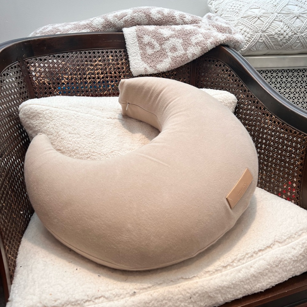 Butterr nursing pillow in wheat.